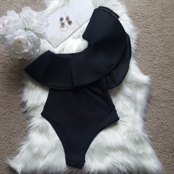 All sizes added!!!🎉Sexy off shoulder bodysuit!🎉 - Picture 3 of 8